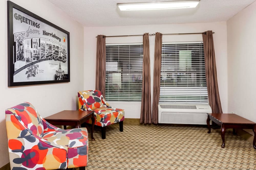Super 8 by Wyndham Harrisburg 2