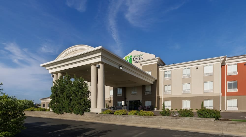 Holiday Inn Express & Suites Lawrence by IHG 1