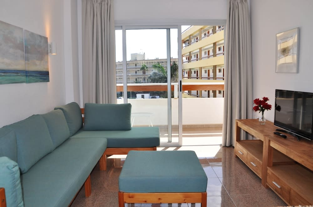 Las Camelias Apartments 5