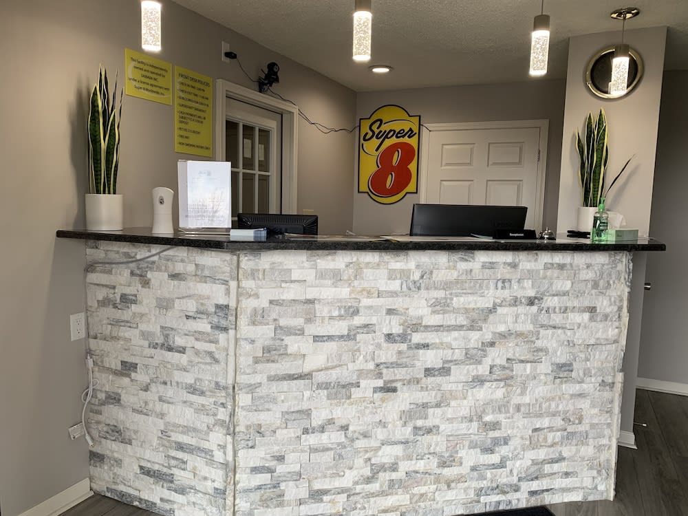 Super 8 by Wyndham Brownsburg 2