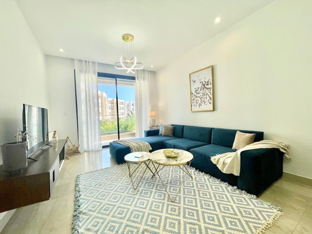 NEW Bright and Luxurious 2bds in Rd Malaga B10 1