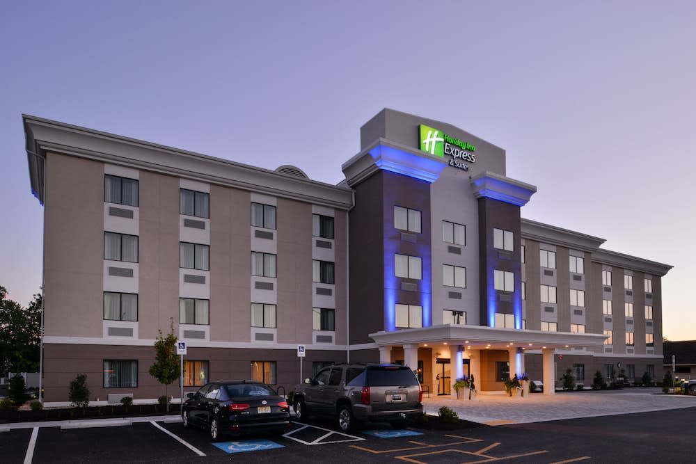 Holiday Inn Express and Suites West Ocean City by IHG 1