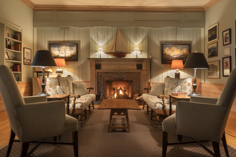Spruce Point Inn 2