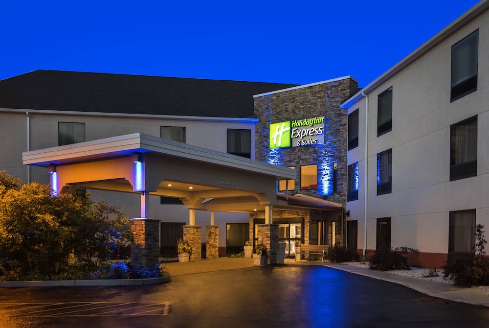 Holiday Inn Express & Suites GREAT BARRINGTON - LENOX AREA by IHG 1