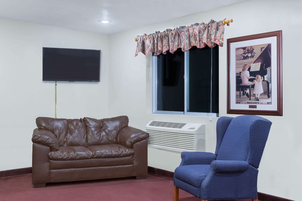 Super 8 by Wyndham Super 8 Blackfoot 2