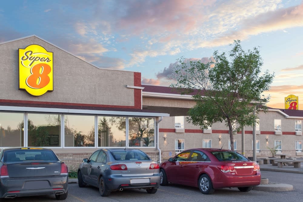 Super 8 by Wyndham Brandon MB 1