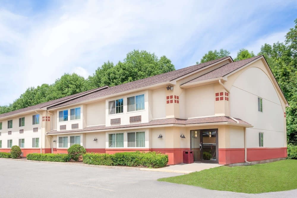 Super 8 by Wyndham Oneonta/Cooperstown 1