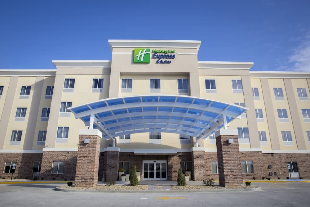 Holiday Inn Express & Suites EDWARDSVILLE by IHG 1