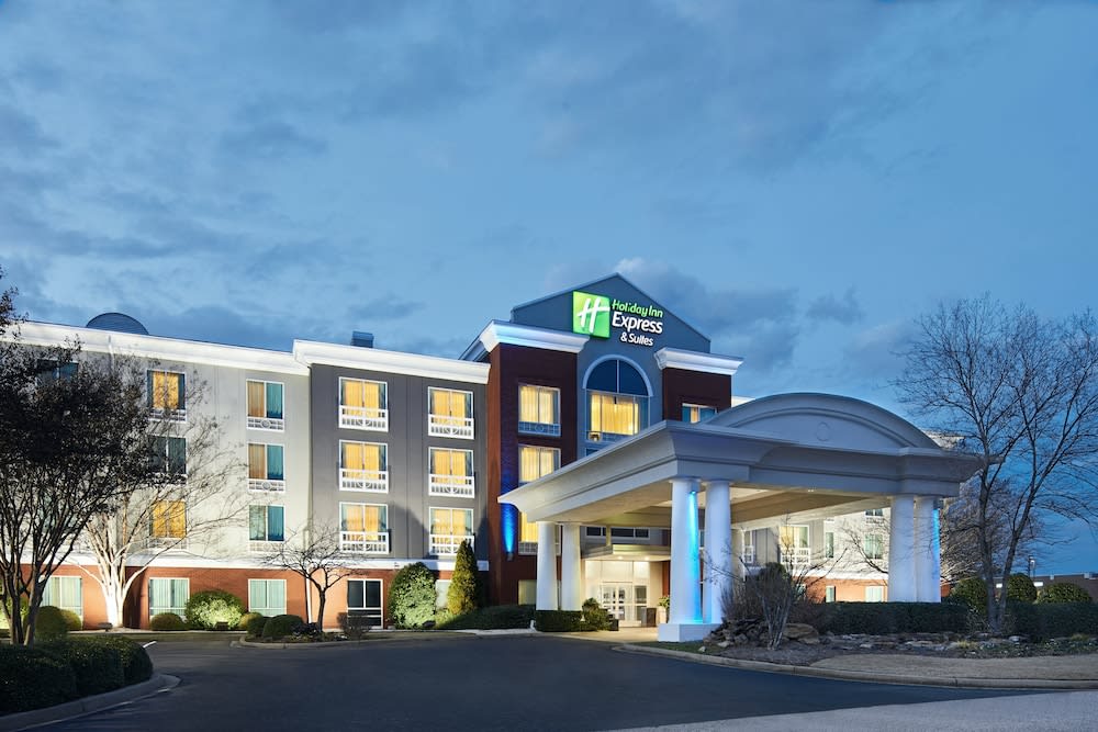 Holiday Inn Express & Suites I-26 & US 29 AT WESTGATE MALL by IHG 1