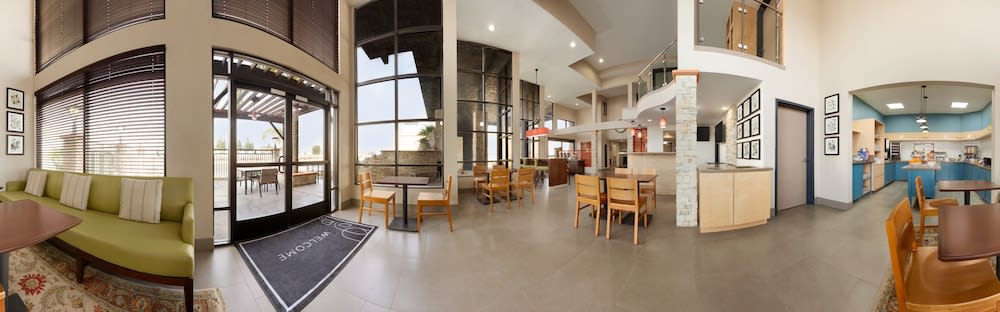 Country Inn & Suites by Radisson, Bakersfield, CA 2