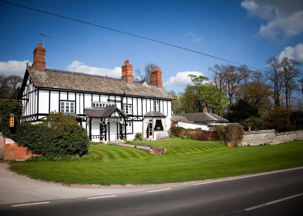 Donington Park Farmhouse Hotel 1