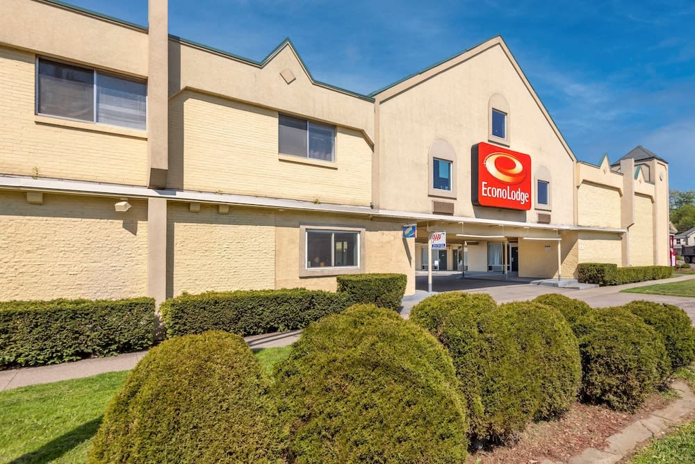 Econo Lodge Cortland Downtown 1