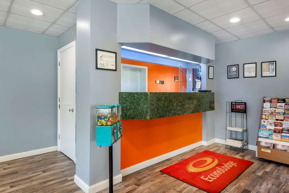 Econo Lodge Cortland Downtown 2