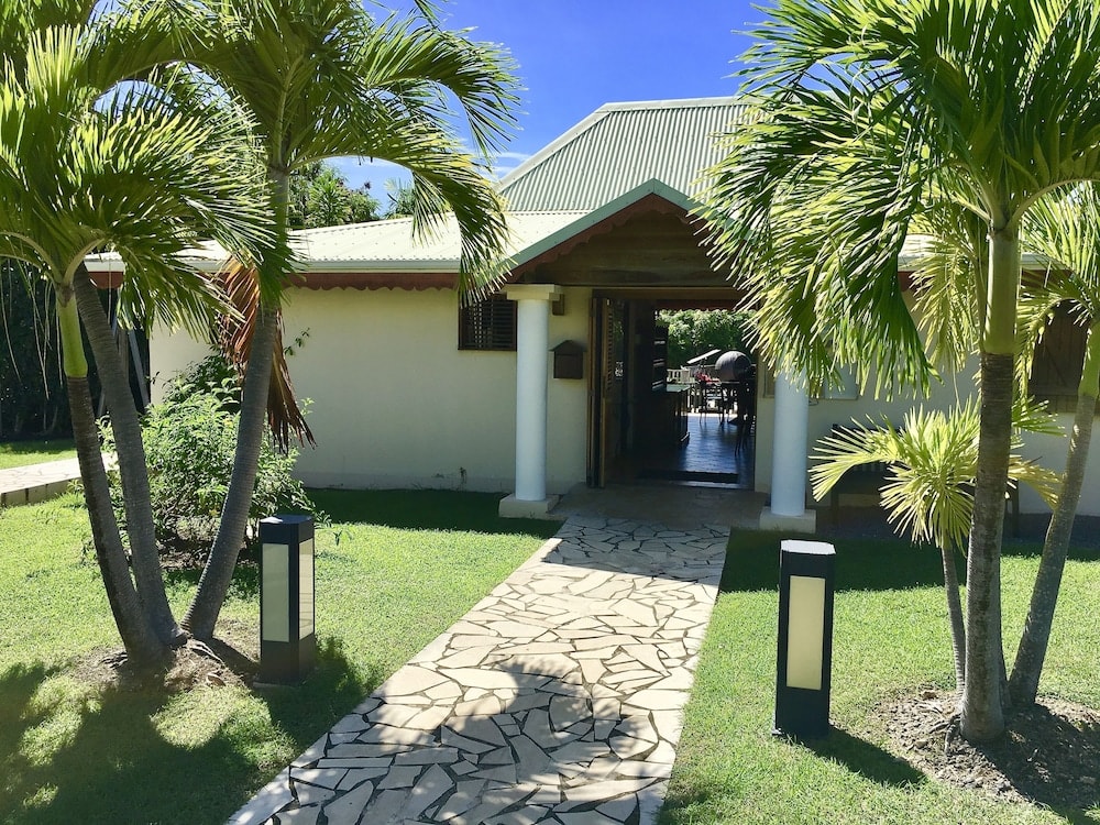 Résidence Le Vallon Guadeloupe Parc Piscine Appartements & Studios & Services hôteliers à la carte 3