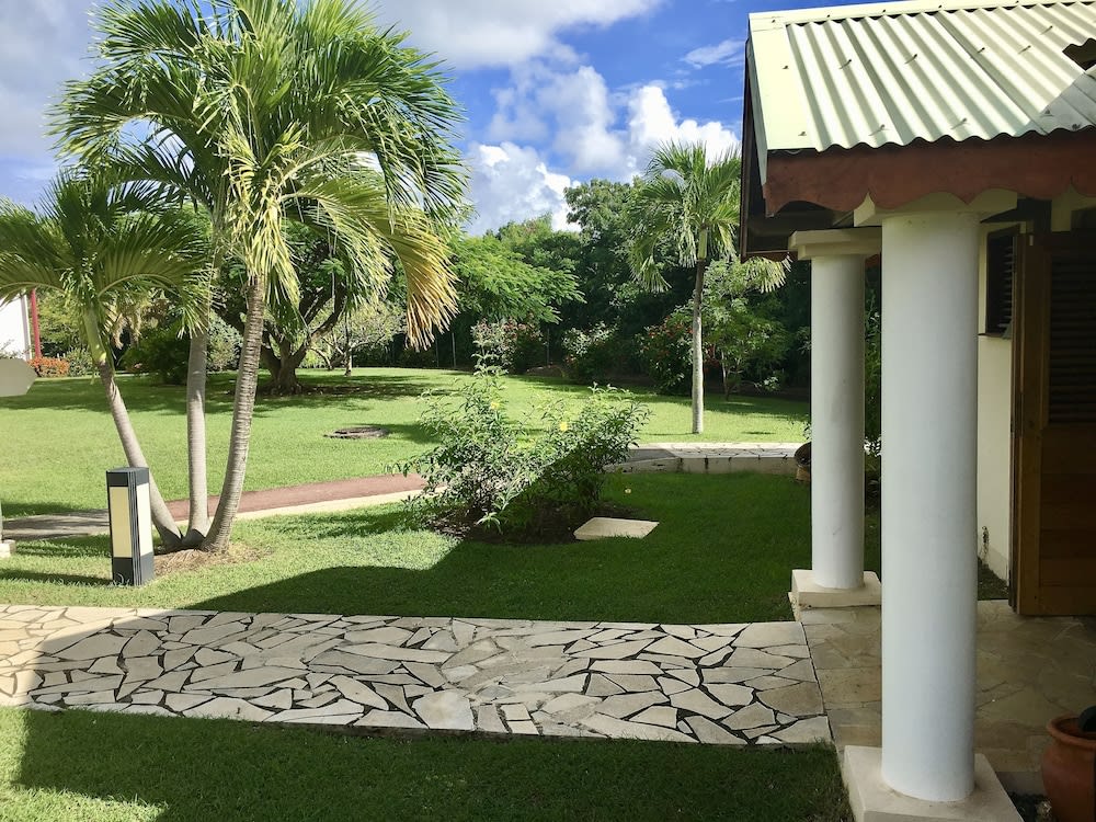 Résidence Le Vallon Guadeloupe Parc Piscine Appartements & Studios & Services hôteliers à la carte 2