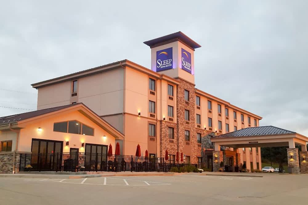 Sleep Inn & Suites Belmont - St. Clairsville 1
