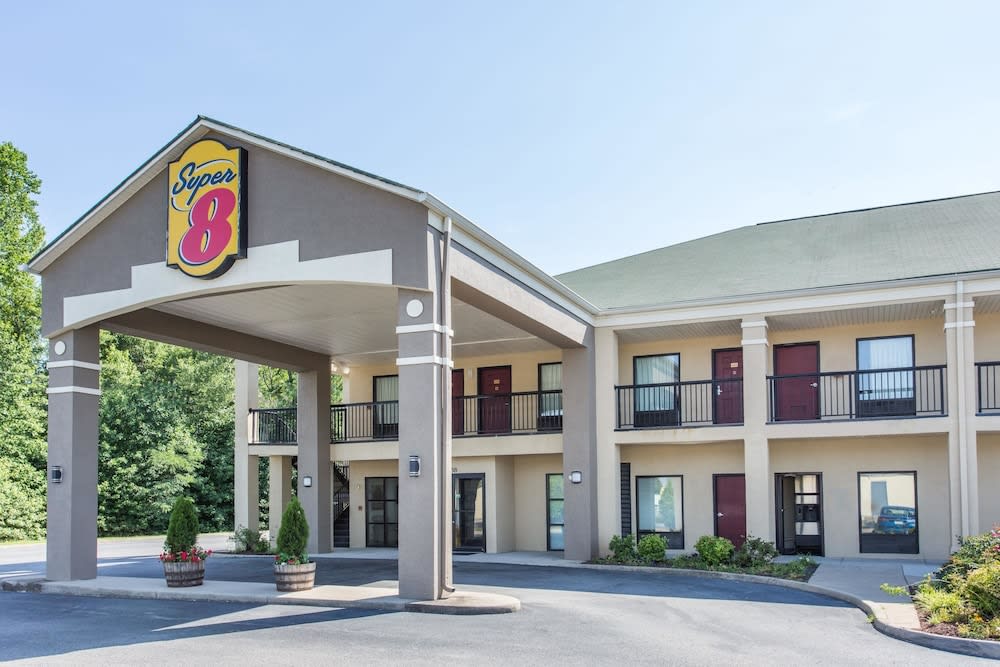 Super 8 by Wyndham Petersburg 1