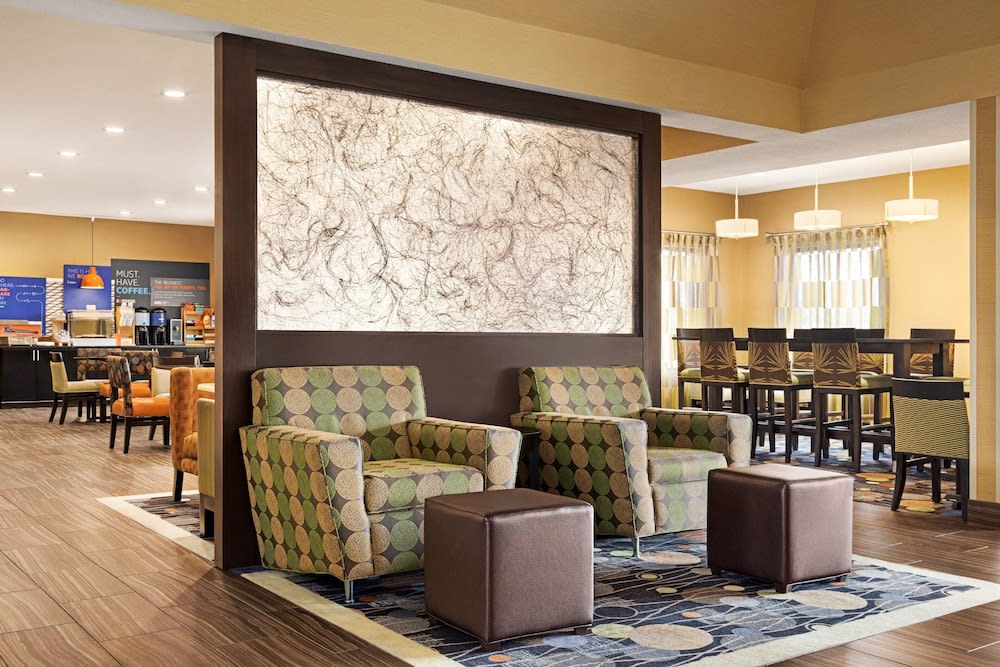 Holiday Inn Express Hotel & Suites Edmond by IHG 2
