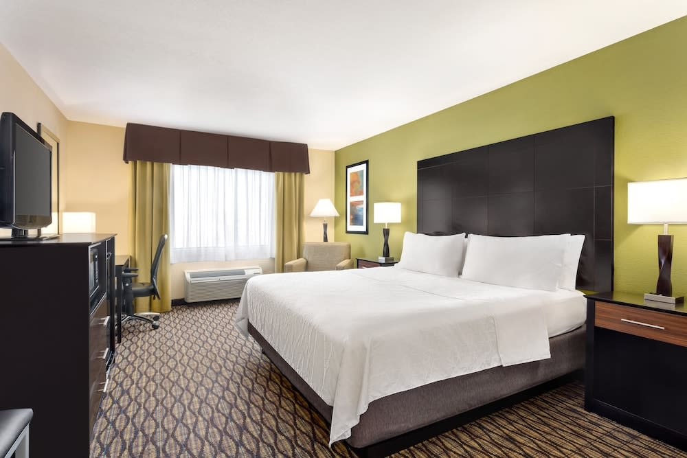 Holiday Inn Express Hotel & Suites Edmond by IHG 5