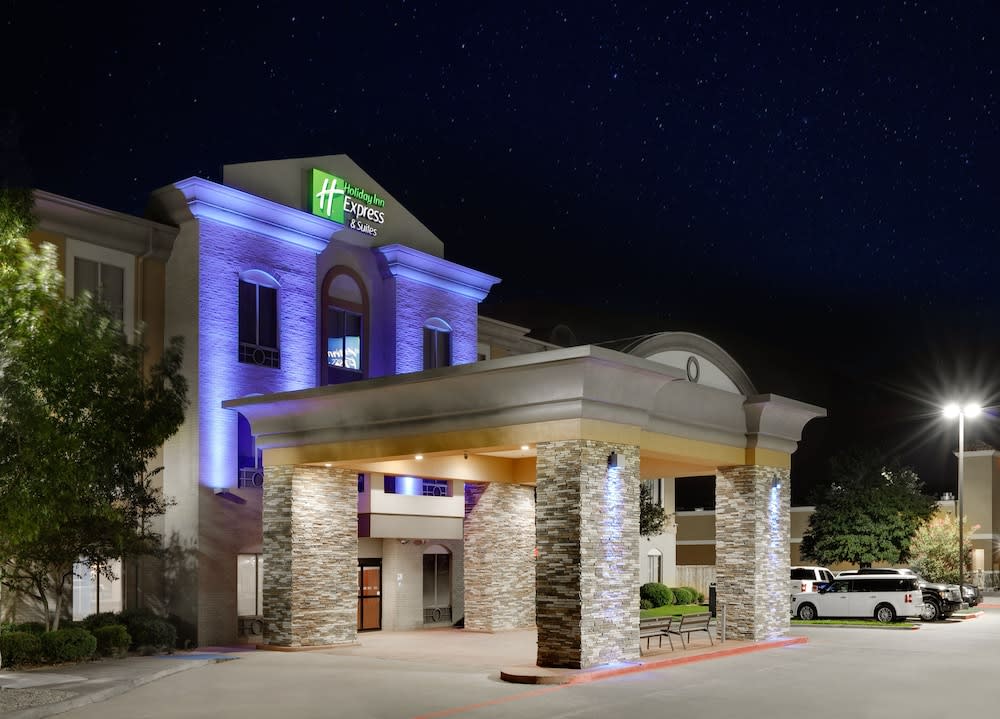 Holiday Inn Express & Suites DALLAS - DUNCANVILLE by IHG 1