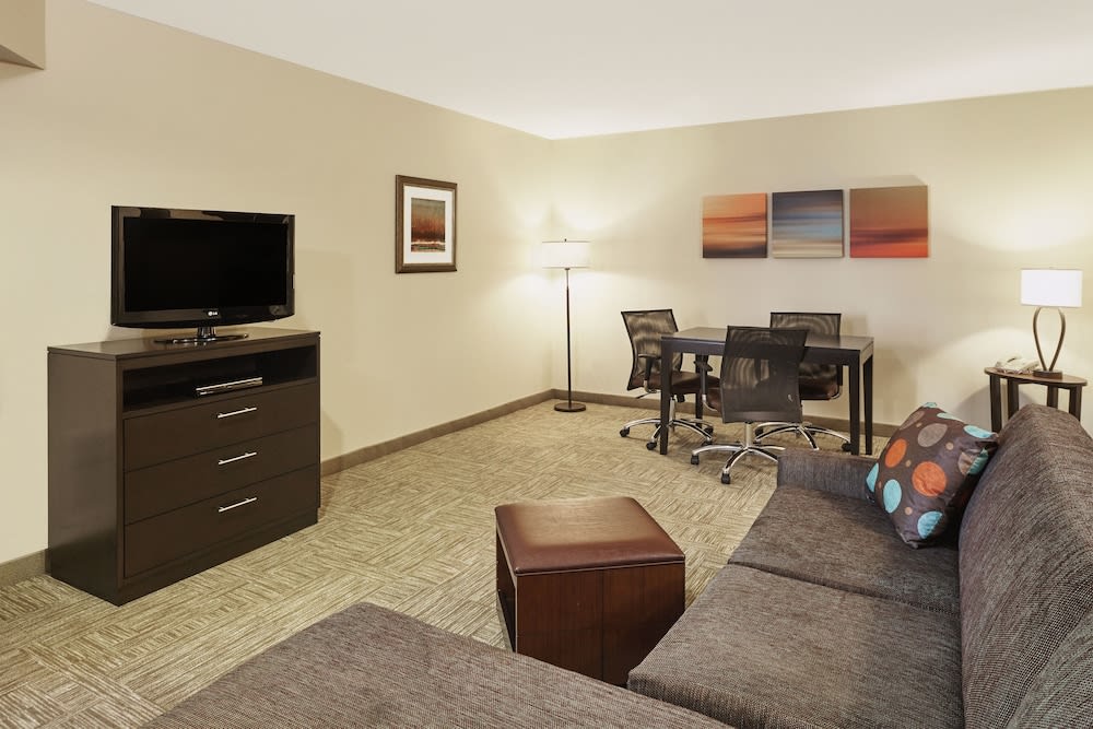 Staybridge Suites Chicago - Glenview by IHG 2