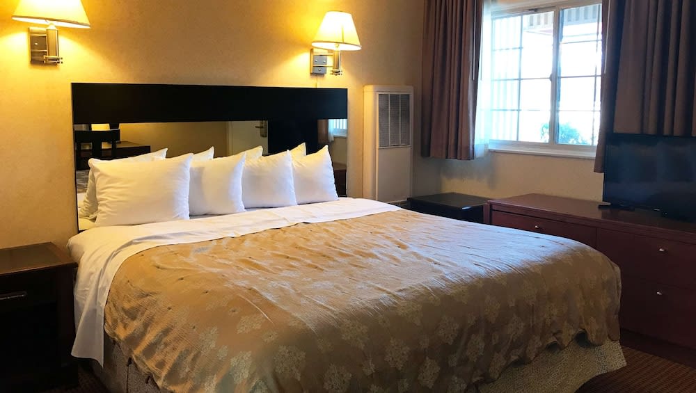 Pacific Heights Inn 1