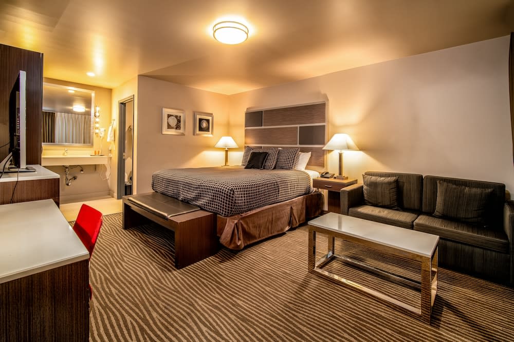 Crescent Bay Inn 1