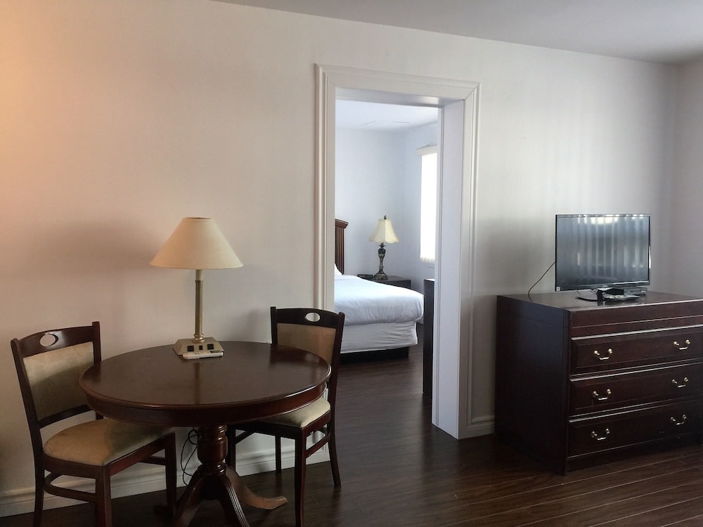 Duvernay Studios and Suites 4