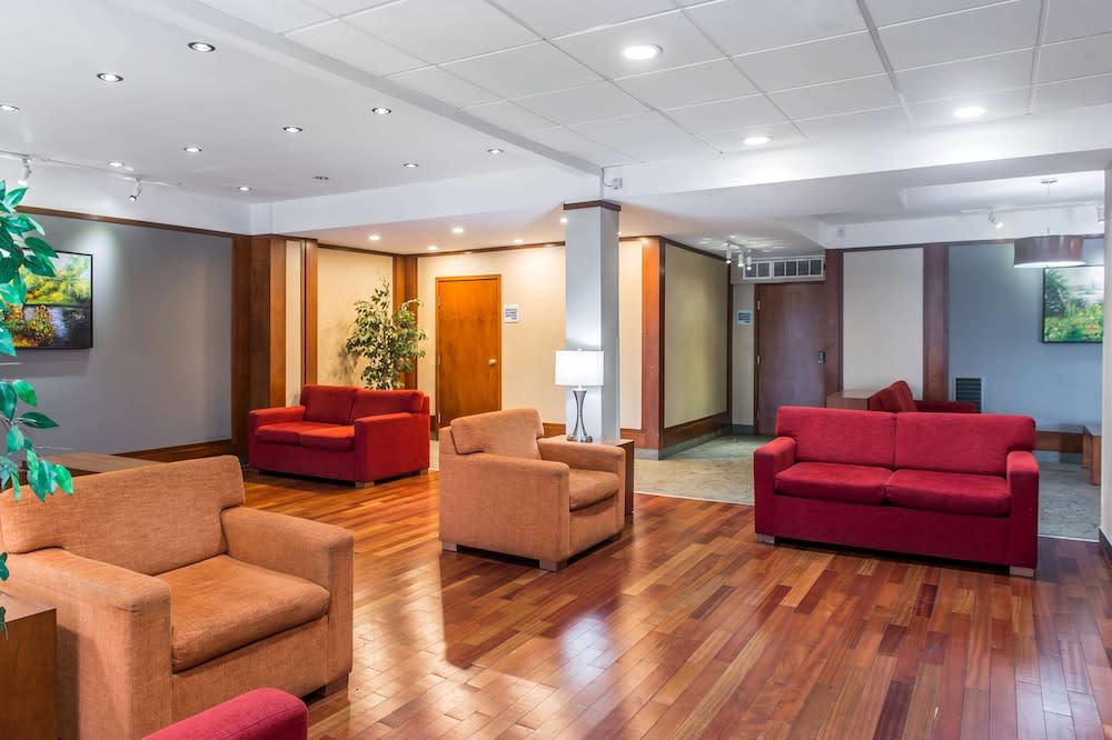 Ramada Plaza by Wyndham Montreal 3