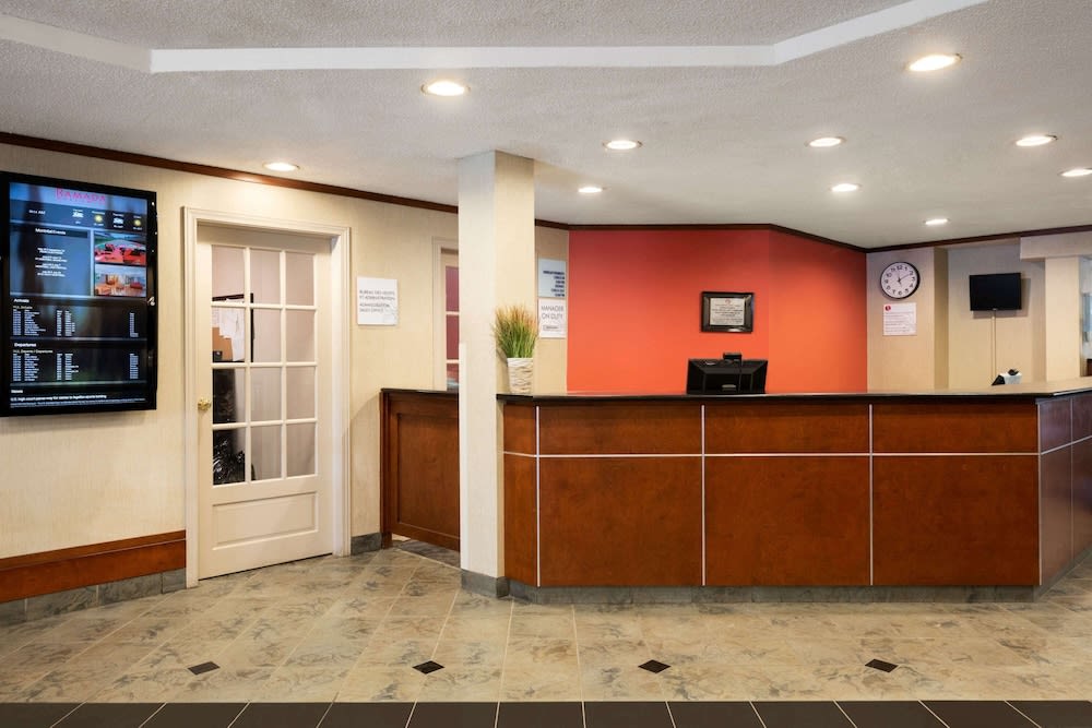 Ramada Plaza by Wyndham Montreal 4