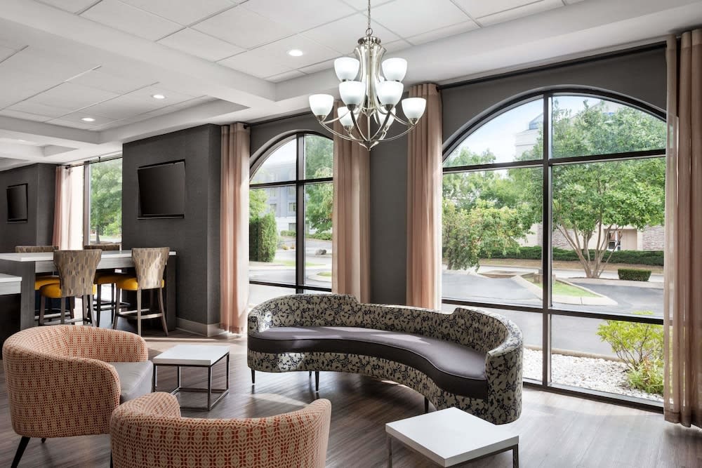 Days Inn & Suites by Wyndham Murfreesboro 2