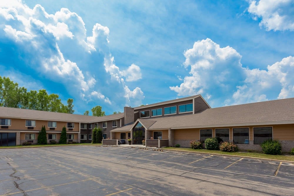 AmericInn by Wyndham Hartford WI 1