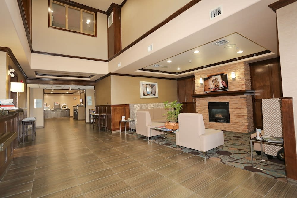 Holiday Inn Express & Suites - Vernon by IHG 2