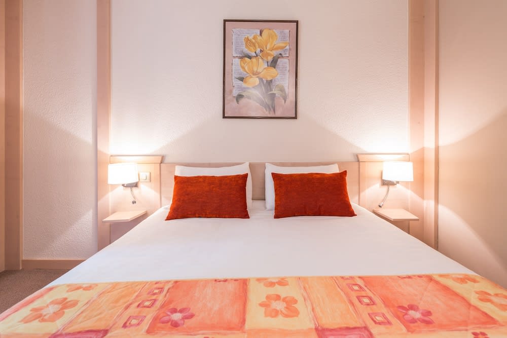 Logis Hôtel Le Bois Dormant-Hôtel Restaurant & Spa 1
