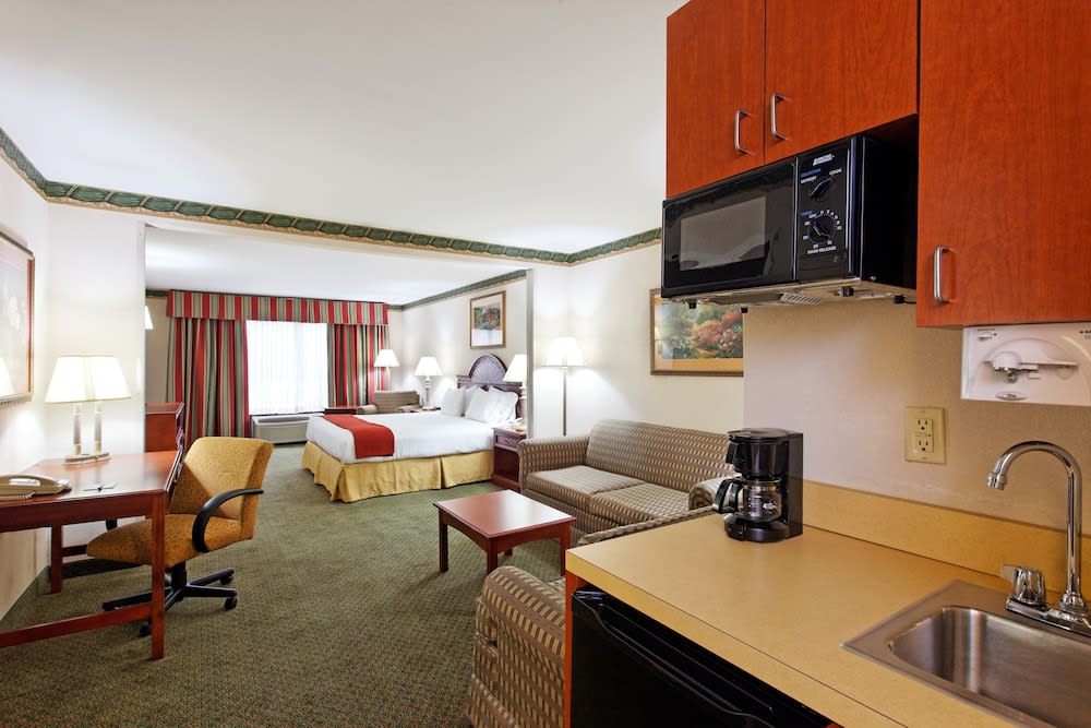 Holiday Inn Express Hotel & Suites Tupelo by IHG 4