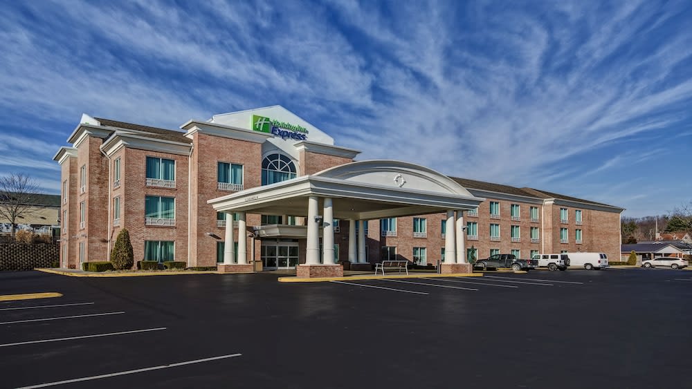 Holiday Inn Express & Suites LONDON by IHG 1