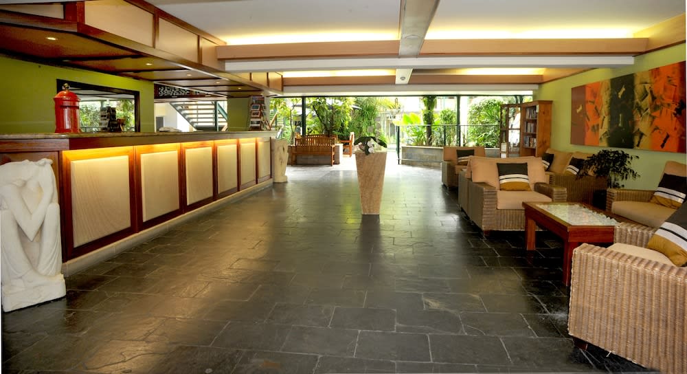 Bay Village Tropical Retreat & Apartments 2