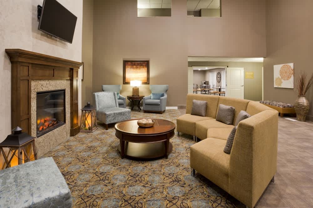 GrandStay Delano 2