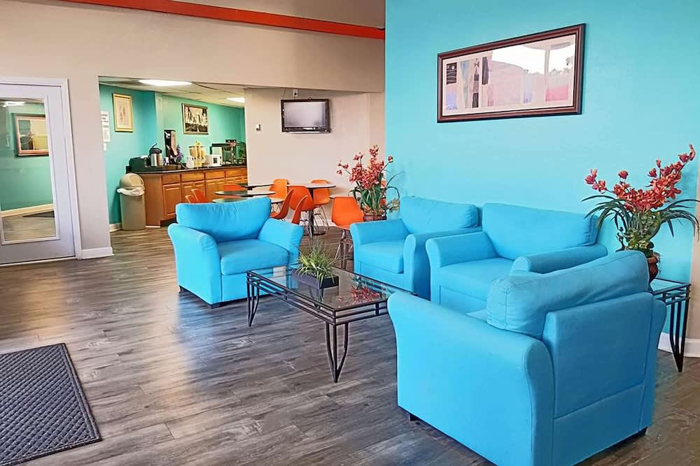 Howard Johnson by Wyndham Houston Hobby Airport 2