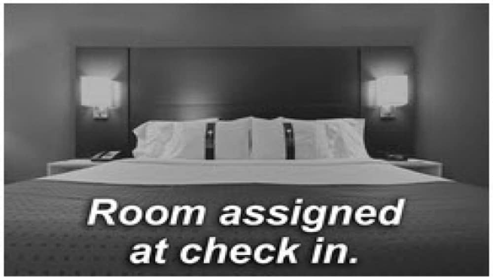 Holiday Inn Express & Suites BARRIE by IHG 1