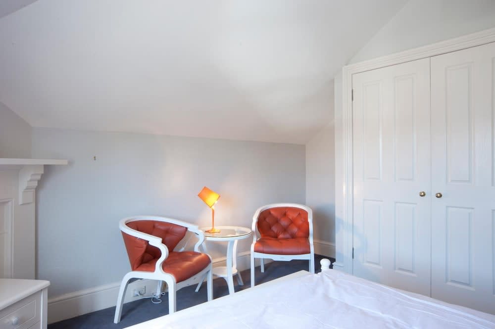 Lowena Cafe and Accommodation 1