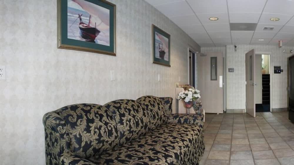 Econo Lodge Morristown 3