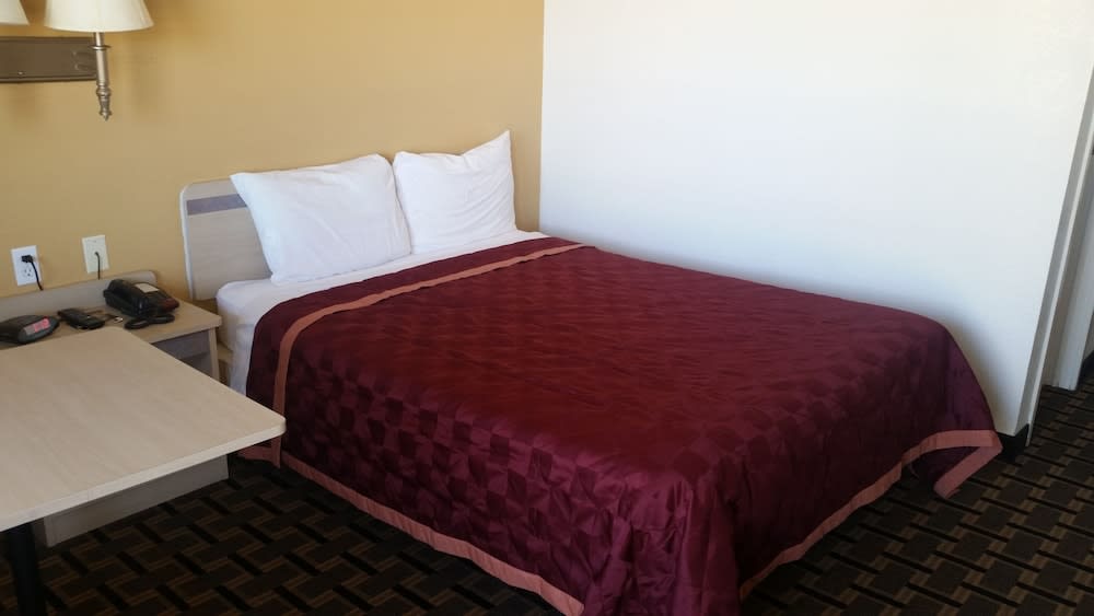 Americas Best Value Inn Amarillo Airport 5