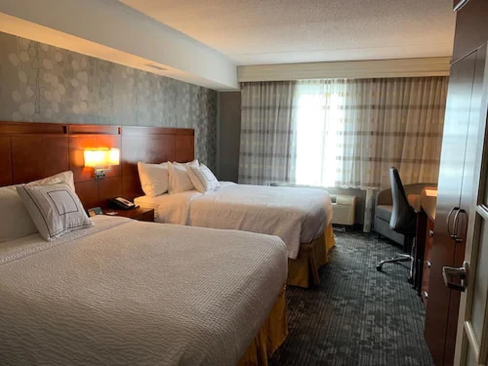 Courtyard by Marriott London 2