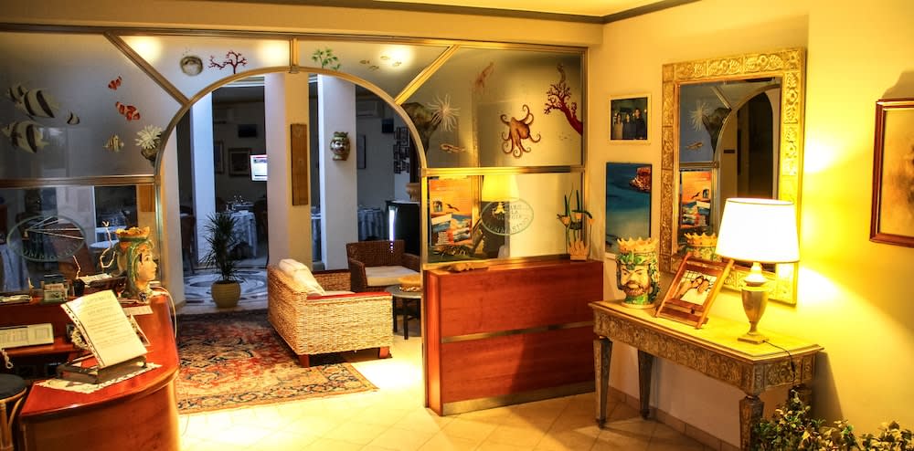 Hotel Il Faro Della Guitgia Tommasino 2