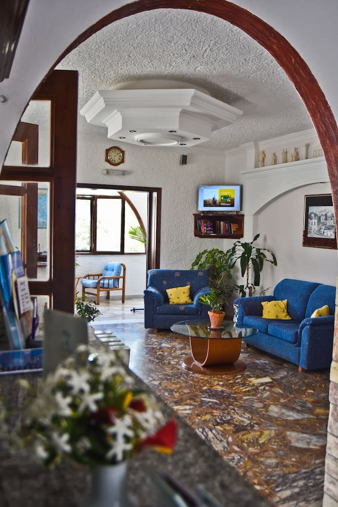 Holiday Beach Resort Santorini 2