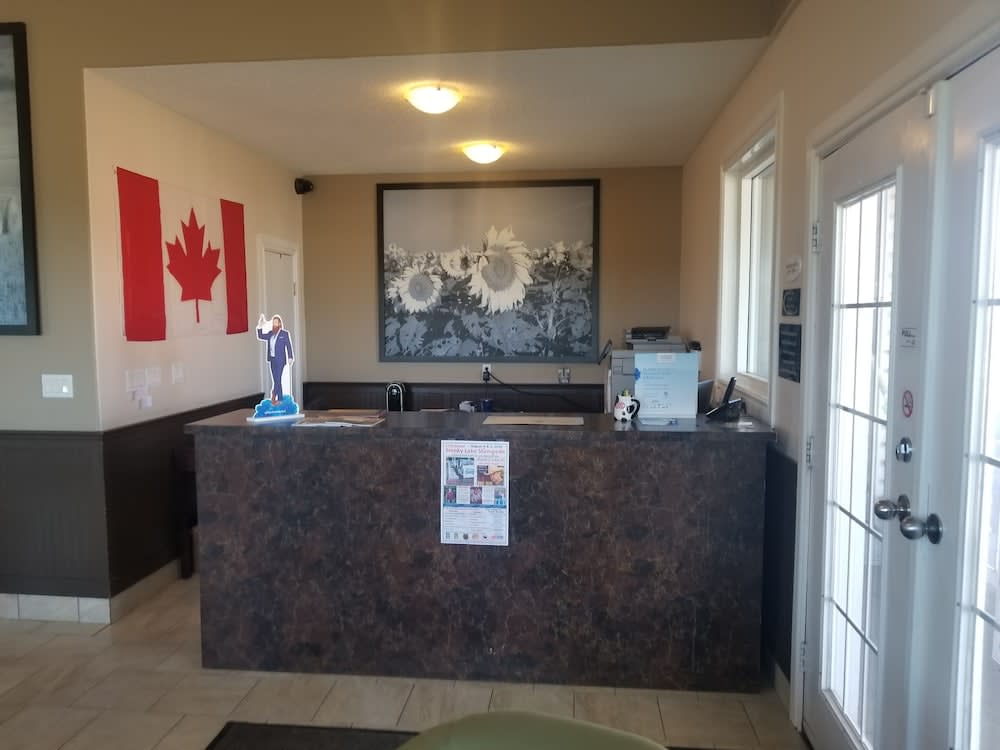 Super 8 by Wyndham Smoky Lake 2