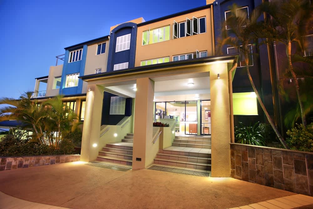 Caloundra Central Apartment Hotel Official 1