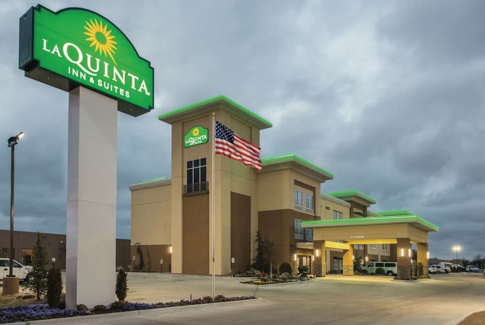 La Quinta Inn & Suites by Wyndham Enid 1