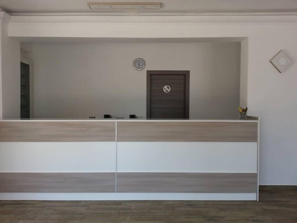 ChrisMare Hotel 2